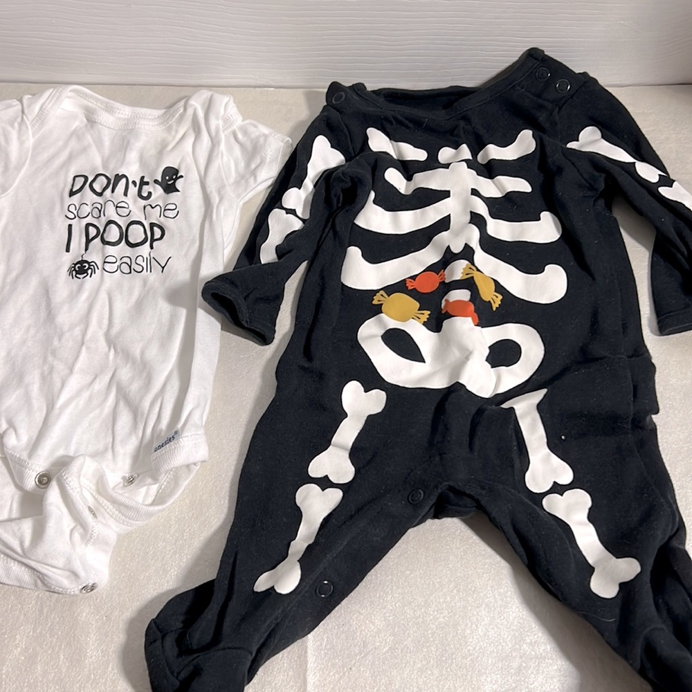 ❗️FREE❗️ - Baby Halloween onesies 3M